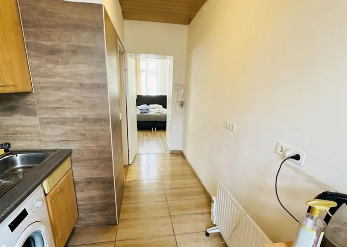 Comfortable Close To Fac Platz Apartment